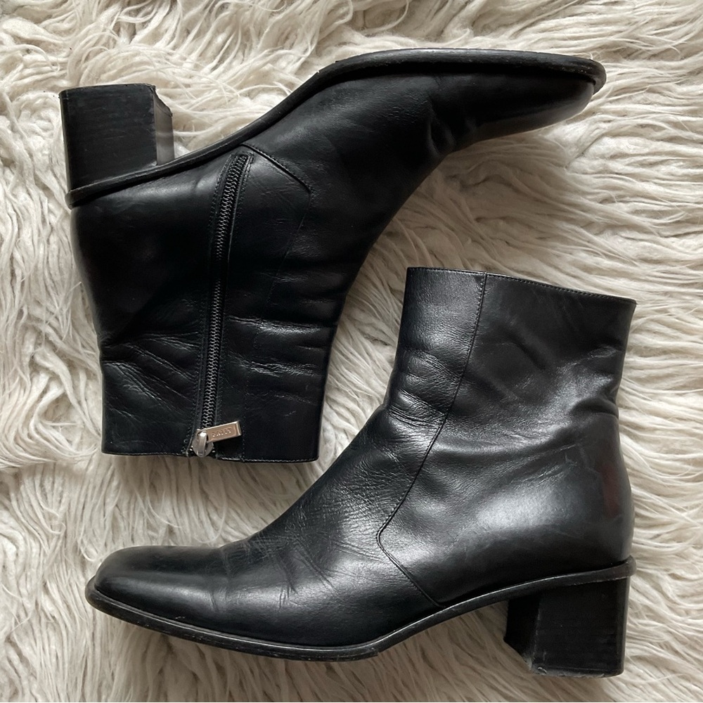 Bally Style Flex Black Leather Block Heel Zip Up Ankle Booties EUC Size 9